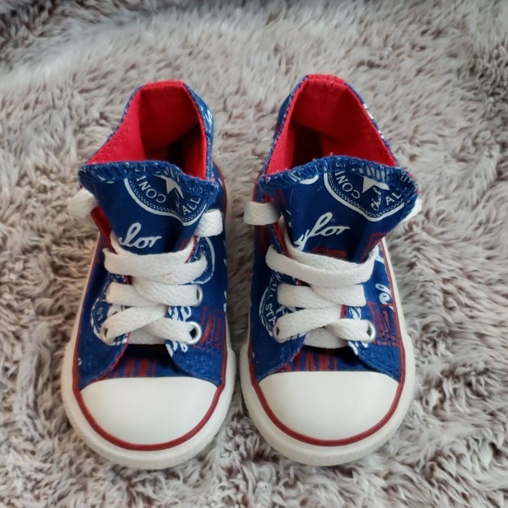 Converse sneaker